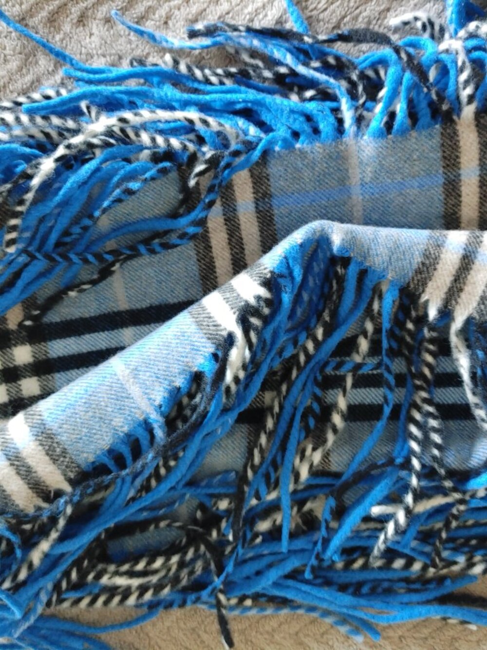 ✨💙Burberry Cashmere Scarf with Double Fringe💙✨ - Picture 8 of 16